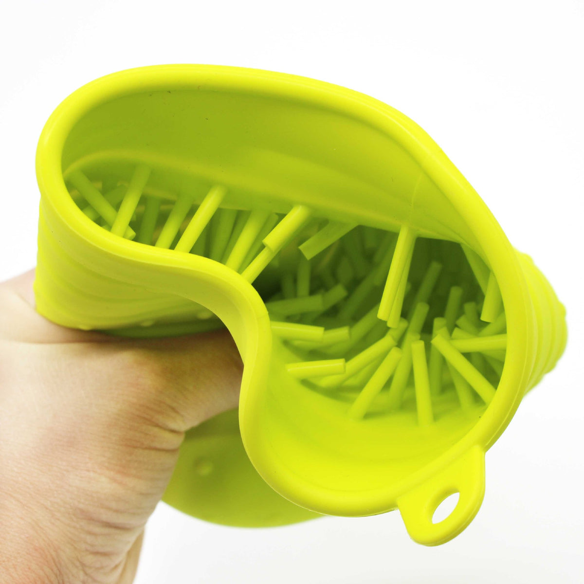 Portable Pet Paw Cleaner for Cleaner Adventures
