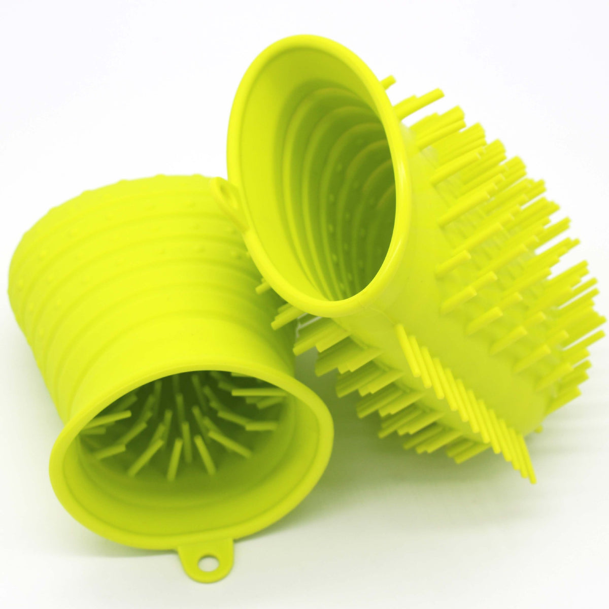 Portable Pet Paw Cleaner for Cleaner Adventures