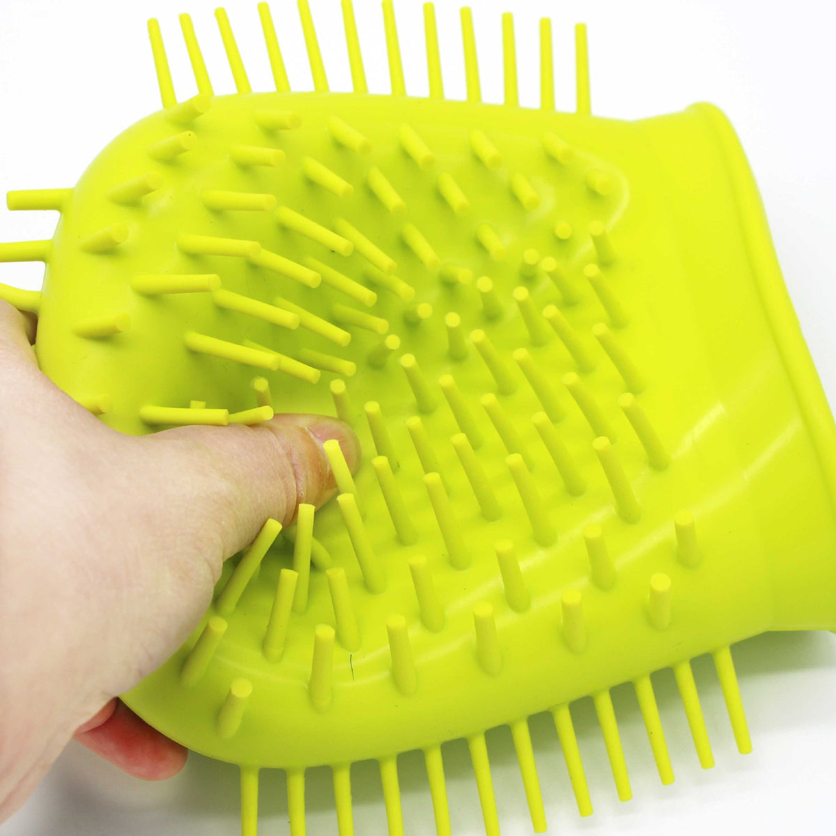 Portable Pet Paw Cleaner for Cleaner Adventures